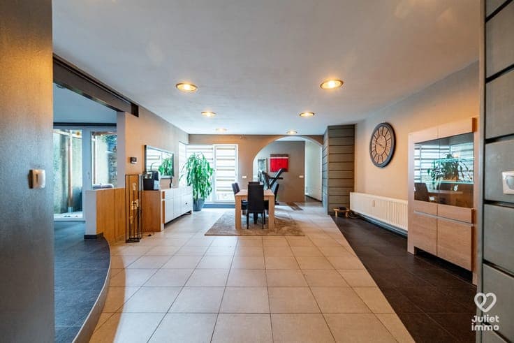 Immeuble comprenant deux logements, jardin et beau potentiel
