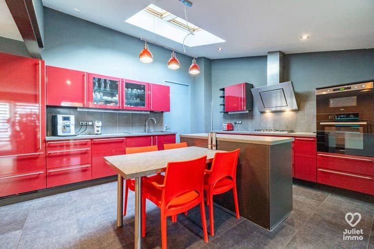 Immeuble comprenant deux logements, jardin et beau potentiel