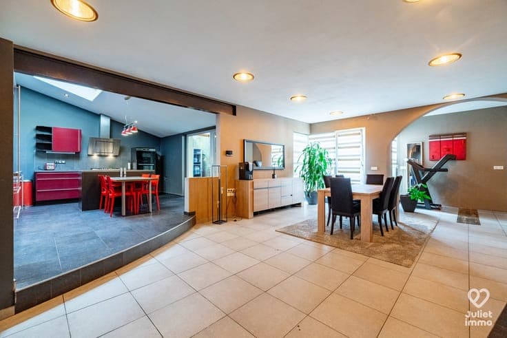 Immeuble comprenant deux logements, jardin et beau potentiel