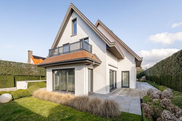 Sophisticated villa located in a quiet and pleasant environm