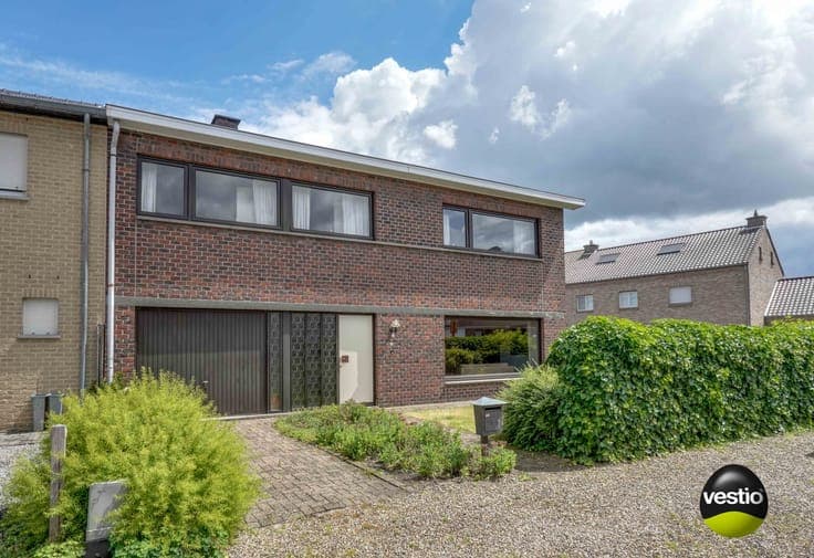RUIME WONING MET 4 SLAAPKAMERS TE EISDEN