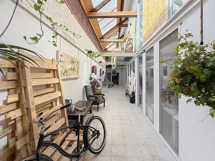 Mixed-Use Investment Property –Outstanding 8% Rental Yield