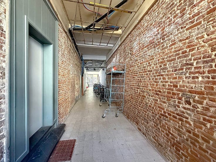Mixed-Use Investment Property –Outstanding 8% Rental Yield
