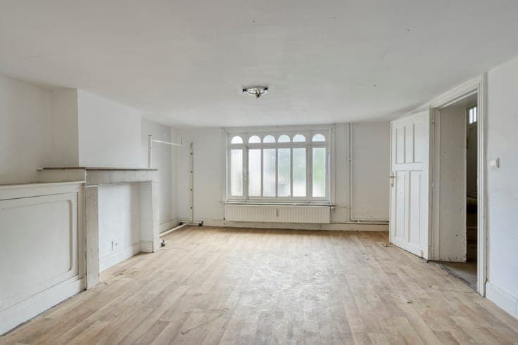 Characterful 1926 townhouse with rare volume