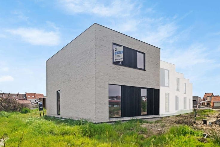 Halfopen woning met zuidwest gerichte tuin