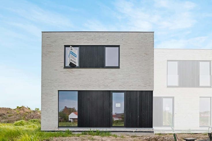 Halfopen woning met zuidwest gerichte tuin