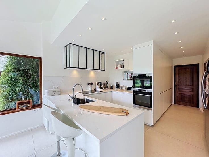 Stunning 4-façade villa, 324m² living, EPC B, 1600m² plot