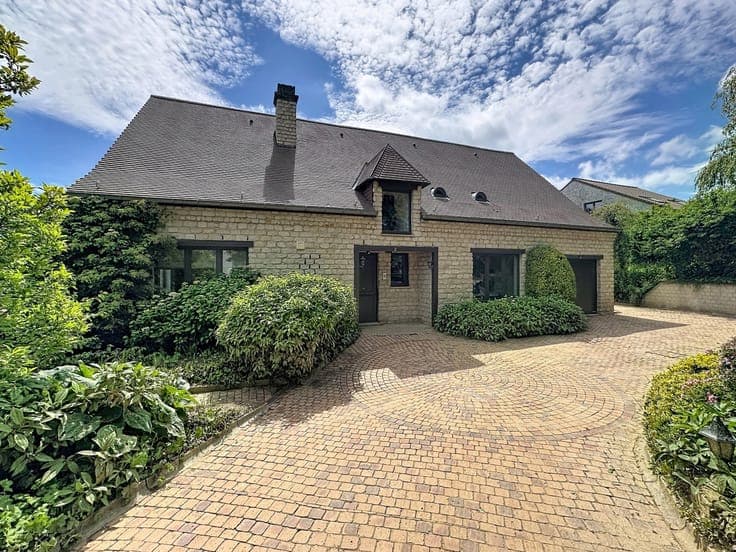 Stunning 4-façade villa, 324m² living, EPC B, 1600m² plot
