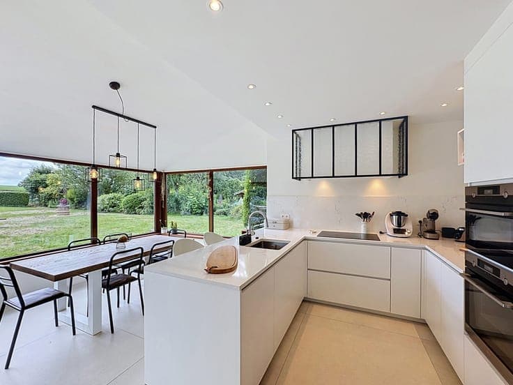 Stunning 4-façade villa, 324m² living, EPC B, 1600m² plot