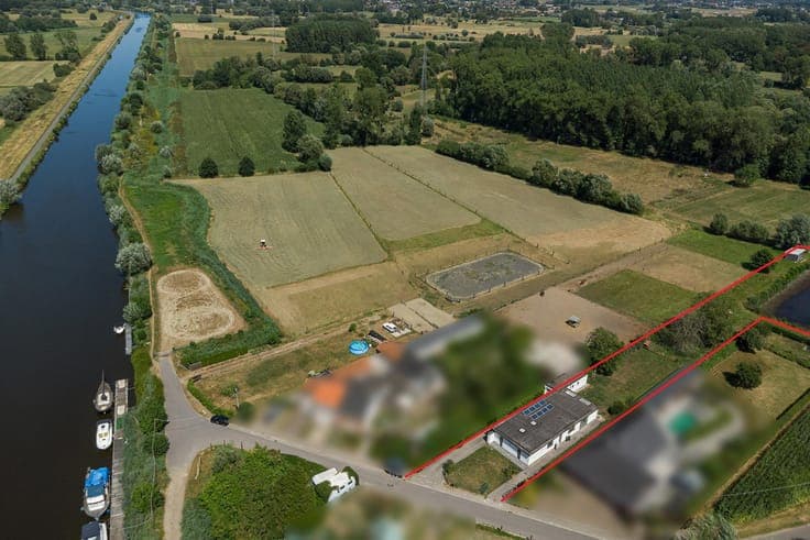 Instapklare bungalow op een perceel van ruim 40 are