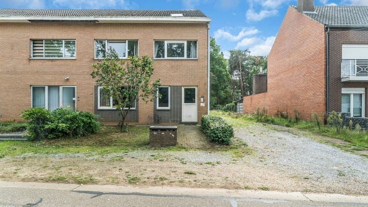 Te renoveren pand gelegen op een grondoppervlakte van 4 a...