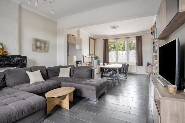 Ruime woning met vier slaapkamers, tuin en tal van mogeli...