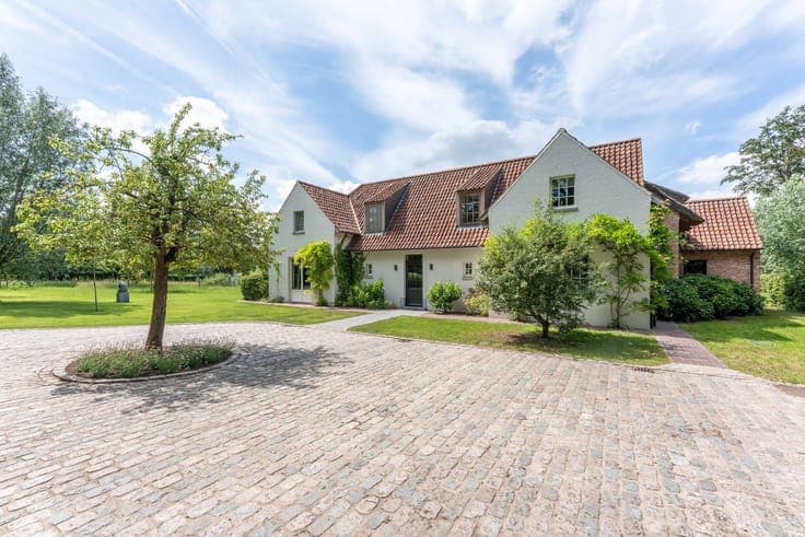 Ydillically located villa in Oostkamp
