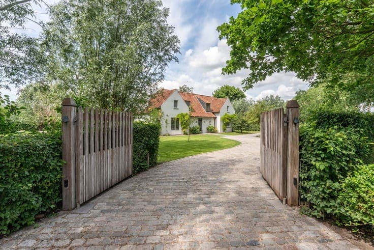 Ydillically located villa in Oostkamp