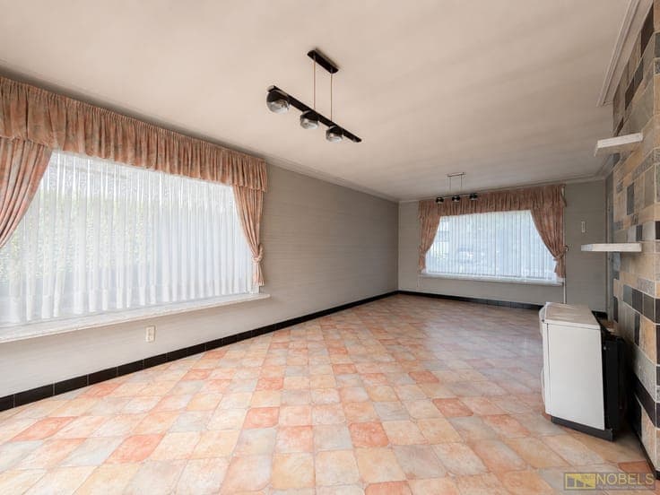 Te koop, Te renoveren gezinswoning met 5 slaapkamers nabi...