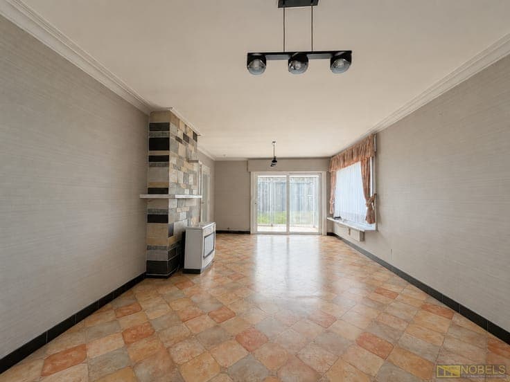 Te koop, Te renoveren gezinswoning met 5 slaapkamers nabi...