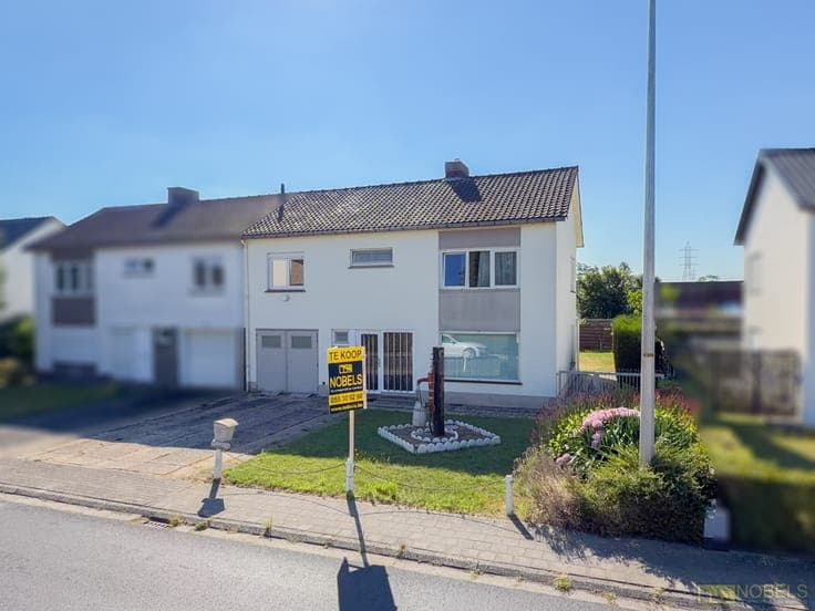 Te koop, Te renoveren gezinswoning met 5 slaapkamers nabi...