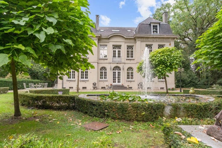 Country house / castle
