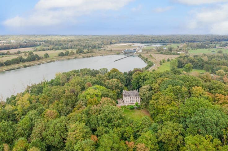 Country house / castle