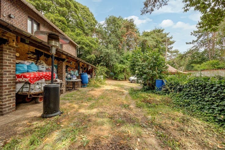 te renoveren woning op een uniek domein