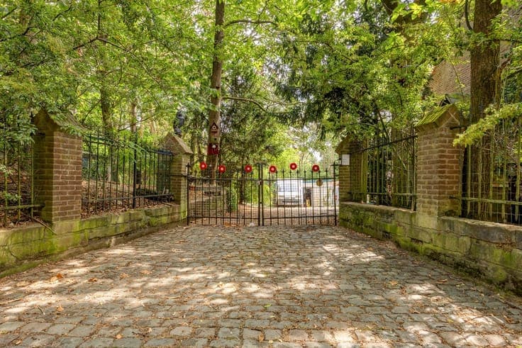 te renoveren woning op een uniek domein