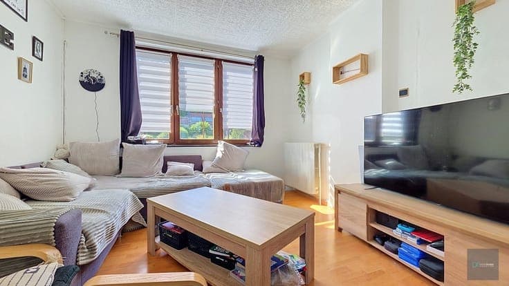 Bonne maison avec jardin dans quartier calme