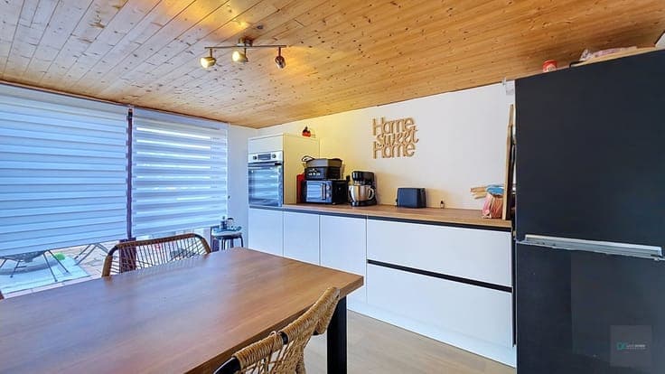 Bonne maison avec jardin dans quartier calme