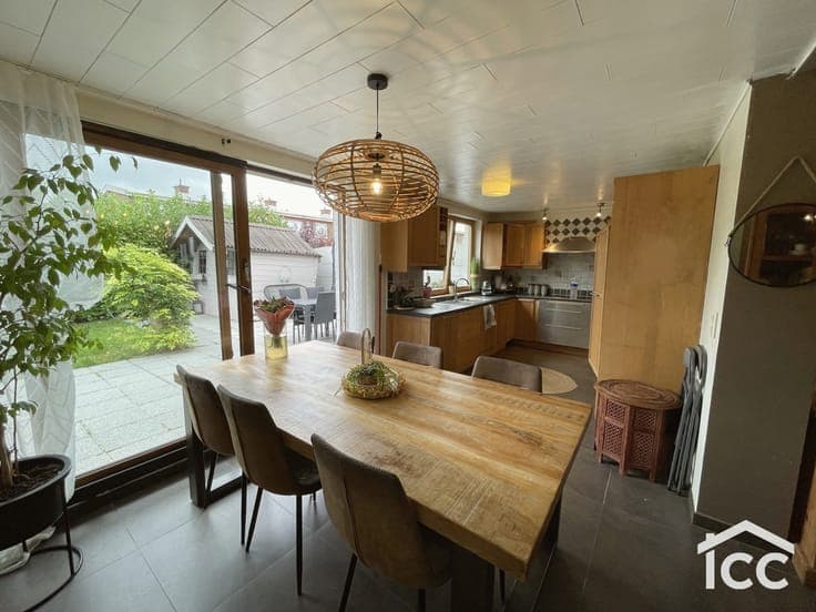 3-BED HOUSE + OFFICE, GARAGE & GARDEN