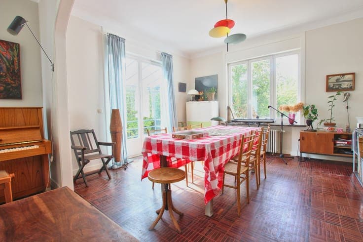 4-bedroom villa + 1,700 m² plot.