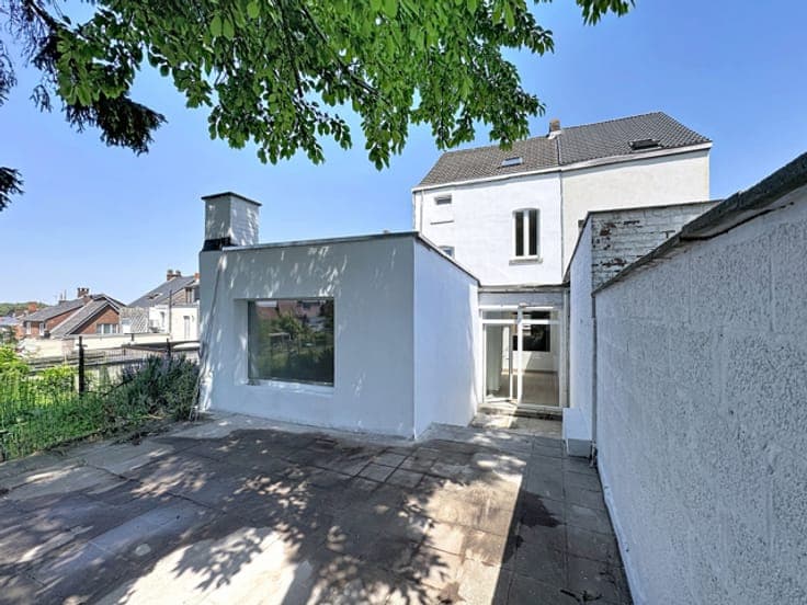 Fully renovated townhouse