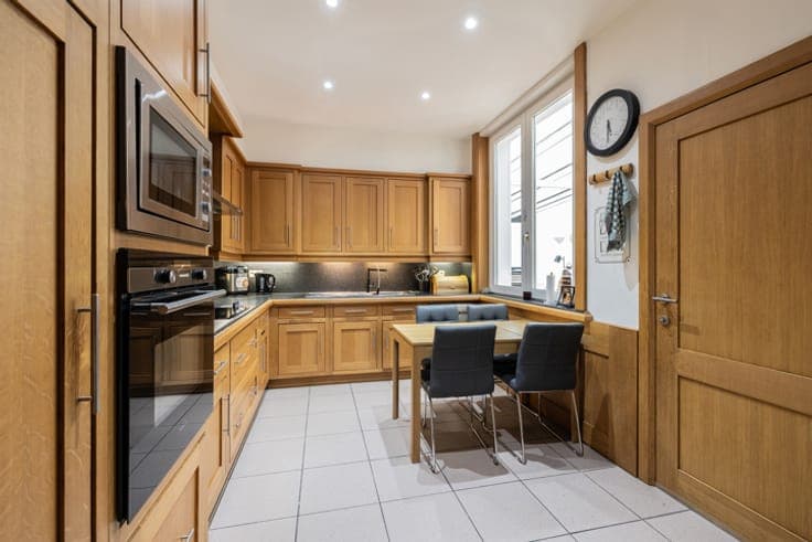2-unit building with garden and garage – great opportunity