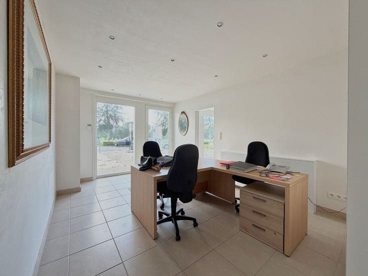 Uitzonderlijk ruime villa (450 m²) met enorm potentieel i...