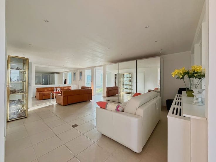Uitzonderlijk ruime villa (450 m²) met enorm potentieel i...