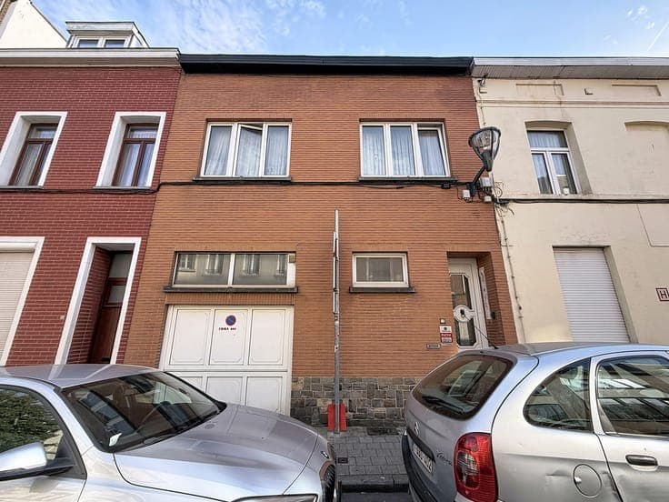 8-Bedroom Family House with Garage