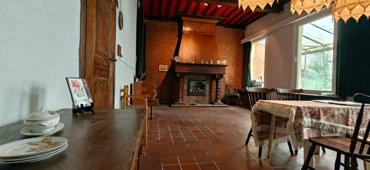17th-century beguinage house with garden, garage