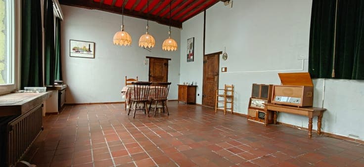17th-century beguinage house with garden, garage