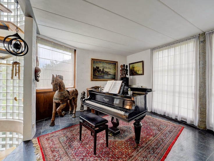 Charming villa with a large south-facing garden in Wezembeek