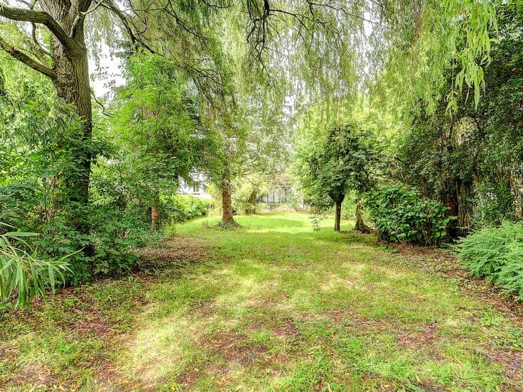 Charming villa with a large south-facing garden in Wezembeek