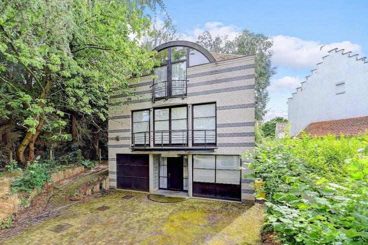 Charming villa with a large south-facing garden in Wezembeek