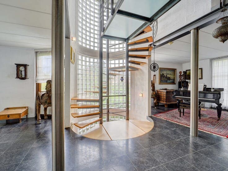 Charming villa with a large south-facing garden in Wezembeek