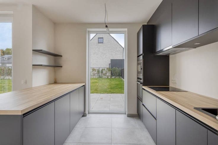 Modern corner house with 3 bedrooms and garden in Izegem