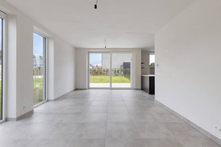 Modern corner house with 3 bedrooms and garden in Izegem