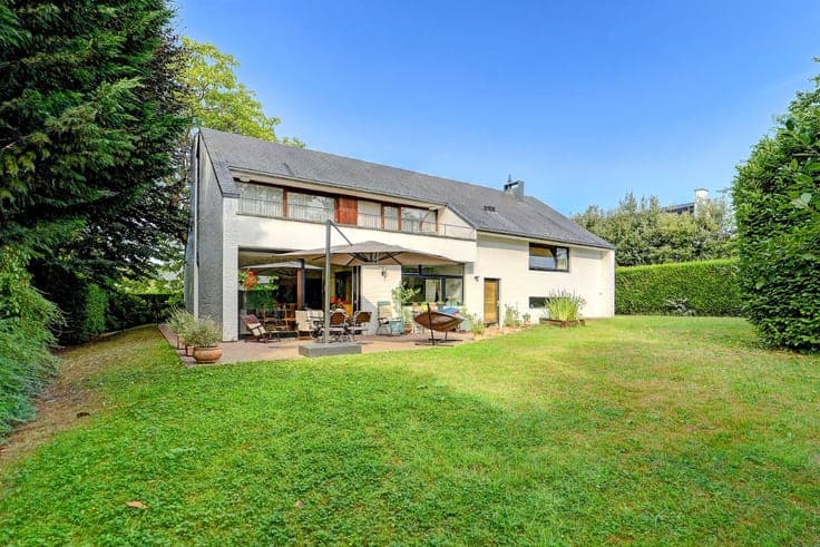 Architect-designed villa situated in Jezus-Eik!