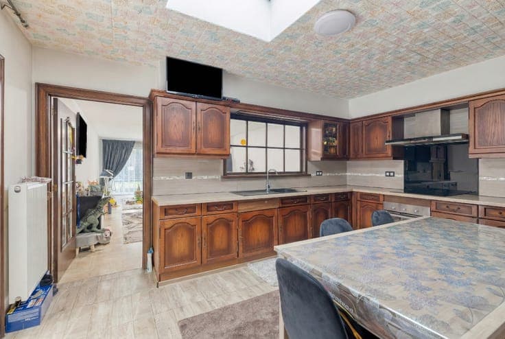 Ruime woning met 5 slaapkamers, zonnige tuin en garage ++...