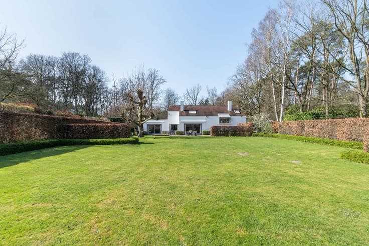 Tijdloze villa met riante tuin in een groene omgeving