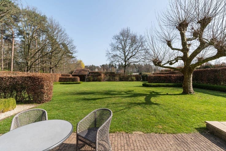 Tijdloze villa met riante tuin in een groene omgeving