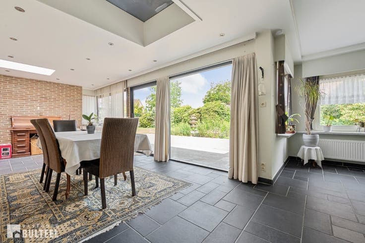 Karaktervolle woning met 5 slaapkamers op mooi perceel.