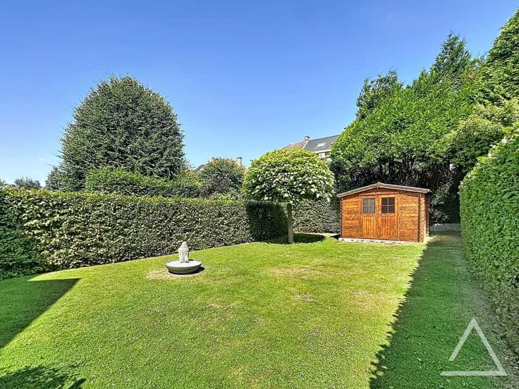 4-bedroom house with garden, garage and parking