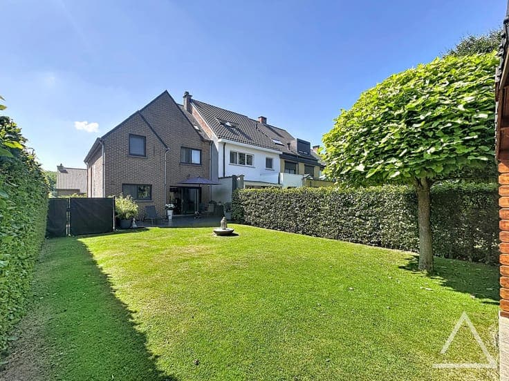 4-bedroom house with garden, garage and parking