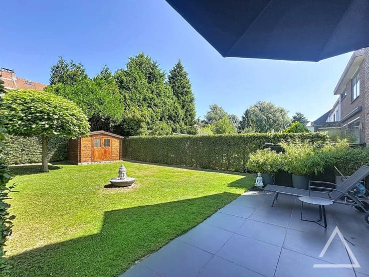 4-bedroom house with garden, garage and parking